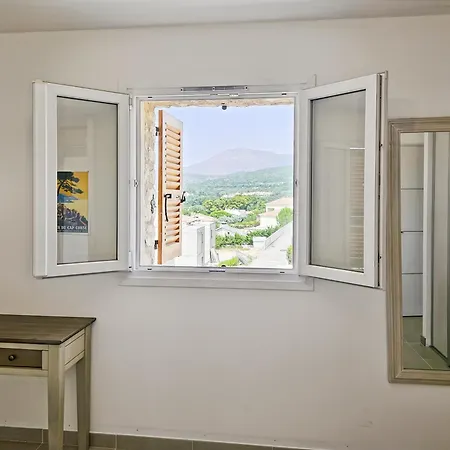 Maison 80m2 A 150 Metres De La Avec Balcon Et Terrasse Vue Panoramique Sur Le Golfe De Saint-florent Holiday home