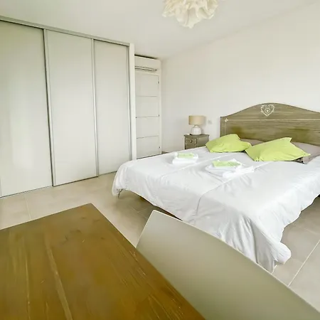 Maison 80m2 A 150 Metres De La Avec Balcon Et Terrasse Vue Panoramique Sur Le Golfe De Saint-florent