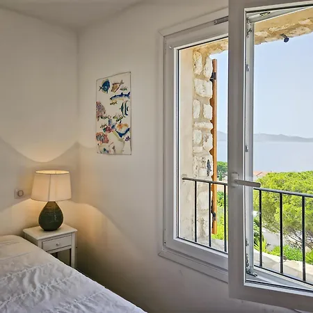 Maison 80m2 A 150 Metres De La Avec Balcon Et Terrasse Vue Panoramique Sur Le Golfe De Saint-florent Holiday home